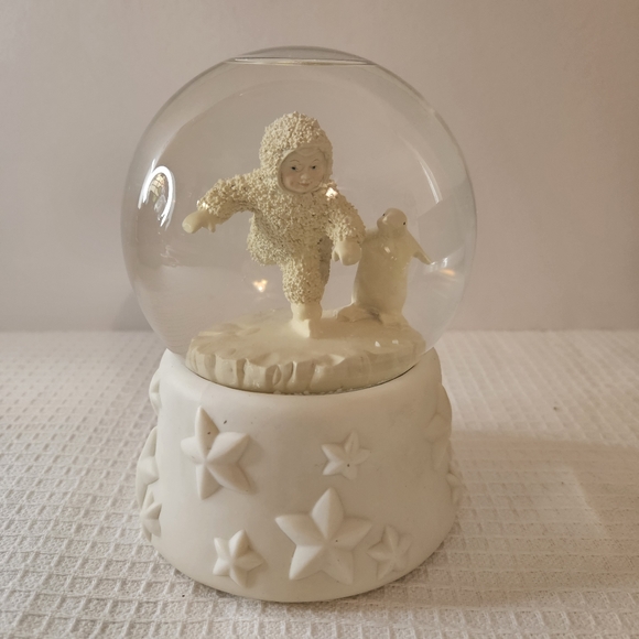 Department 56 Snowbabies Musical Snow Globe W/Penguin Ice Skating To The Waltz - Picture 4 of 9